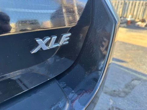 Used 2019 Toyota Sienna XLE image 19