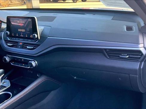 Certified 2024 Nissan Altima 2.5 SR image 18