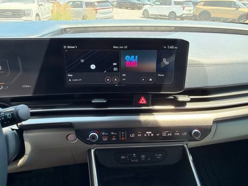 Used 2025 Kia Carnival SX w/ SX Dark Edition Package FWD image 15
