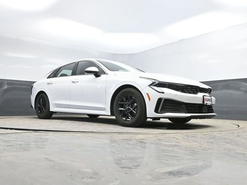 Used 2025 Kia K5 LXS FWD image 29