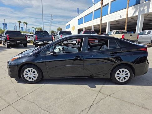 Used 2021 Toyota Prius LE FWD image 3