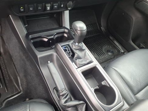 Used 2021 Toyota Tacoma TRD Sport image 11