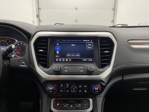 Used 2023 GMC Acadia SLE w/ Driver Convenience Package FWD image 23