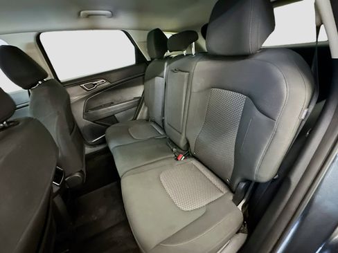 Used 2025 Kia Sportage LX image 28