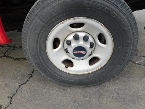 Used 2011 GMC Savana 3500 image 28