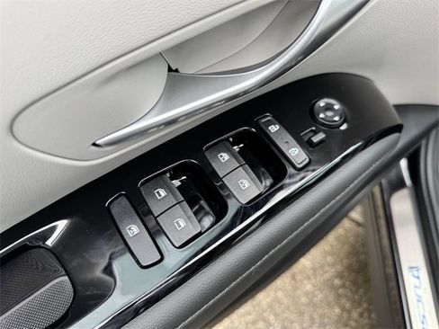 Used 2024 Hyundai Tucson Limited image 16