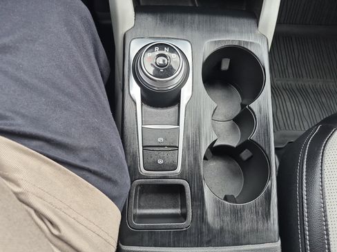 Certified 2025 Ford Escape SE w/ PHEV Premium Package image 28