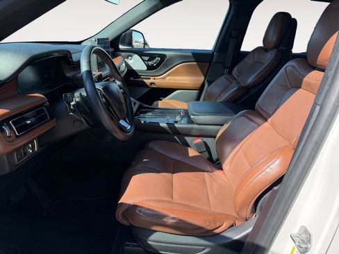 Certified 2021 Lincoln Aviator Reserve w/ Equipment Group 201A image 9