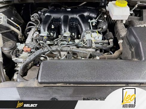 Used 2024 Nissan Pathfinder SV image 30