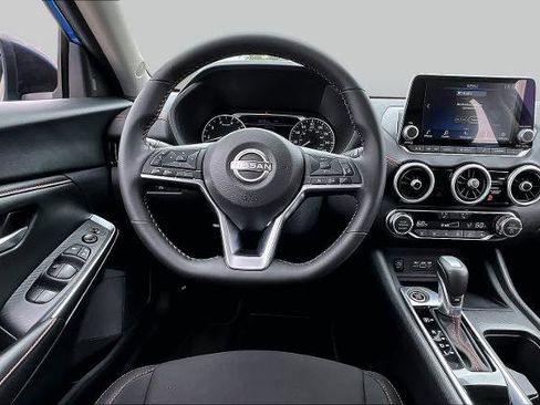 Certified 2025 Nissan Sentra SR FWD image 6