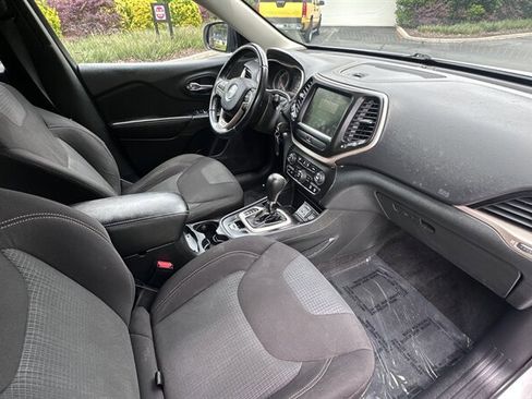 Used 2016 Jeep Cherokee Latitude FWD image 13