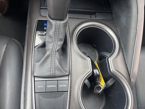 Used 2024 Toyota Camry SE FWD image 15