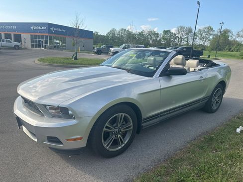Used 2010 Ford Mustang Premium image 4