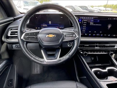Used 2025 Chevrolet Traverse LT AWD/4WD image 8