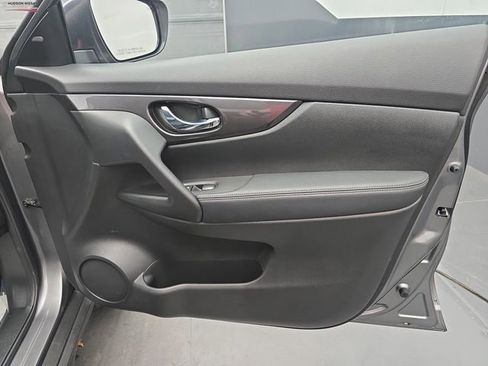 Used 2020 Nissan Rogue SV image 50