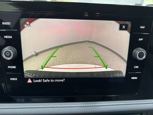 Used 2025 Volkswagen Jetta SEL image 4