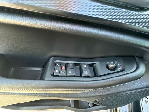 Used 2025 Jeep Grand Cherokee Altitude RWD image 12