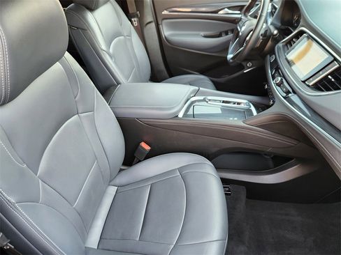 Used 2024 Buick Enclave Premium image 13