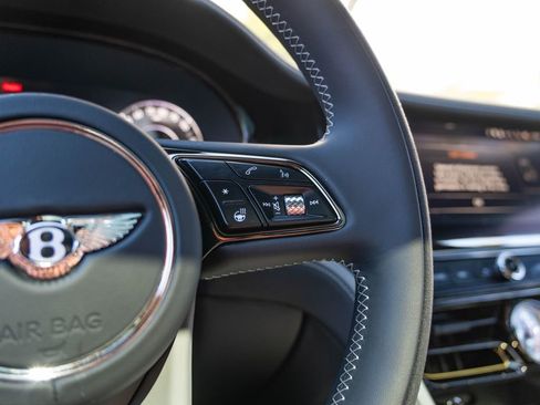 Used 2025 Bentley Flying Spur Plug-In Hybrid AWD/4WD image 19