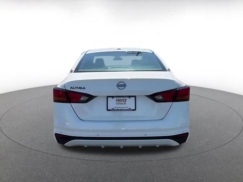 Used 2025 Nissan Altima 2.5 SV FWD image 12