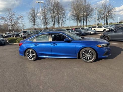 Used 2022 Honda Civic Touring image 9