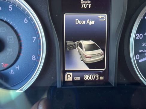 Used 2017 Toyota Camry LE FWD image 14