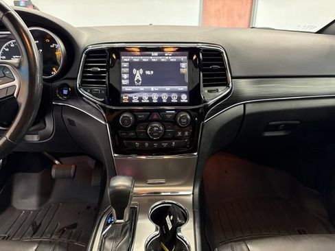 Used 2020 Jeep Grand Cherokee Limited AWD/4WD image 31