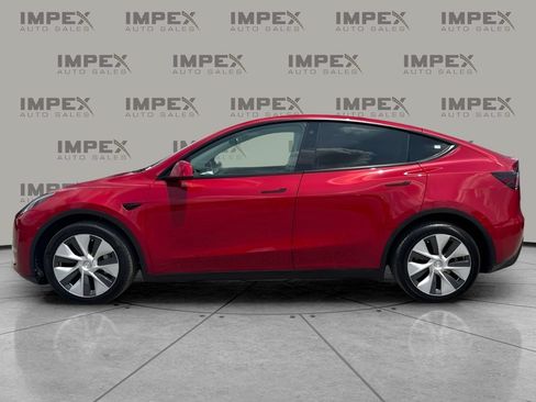 Used 2022 Tesla Model Y Long Range AWD/4WD image 2