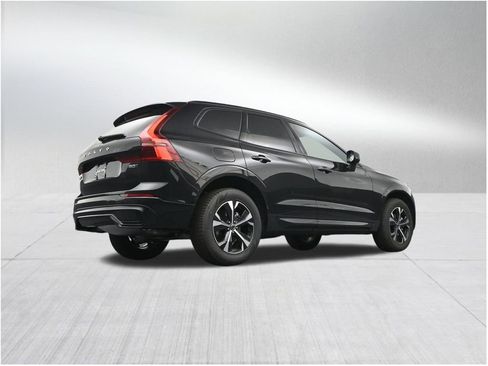 New 2026 Volvo XC60 B5 Core AWD/4WD image 25