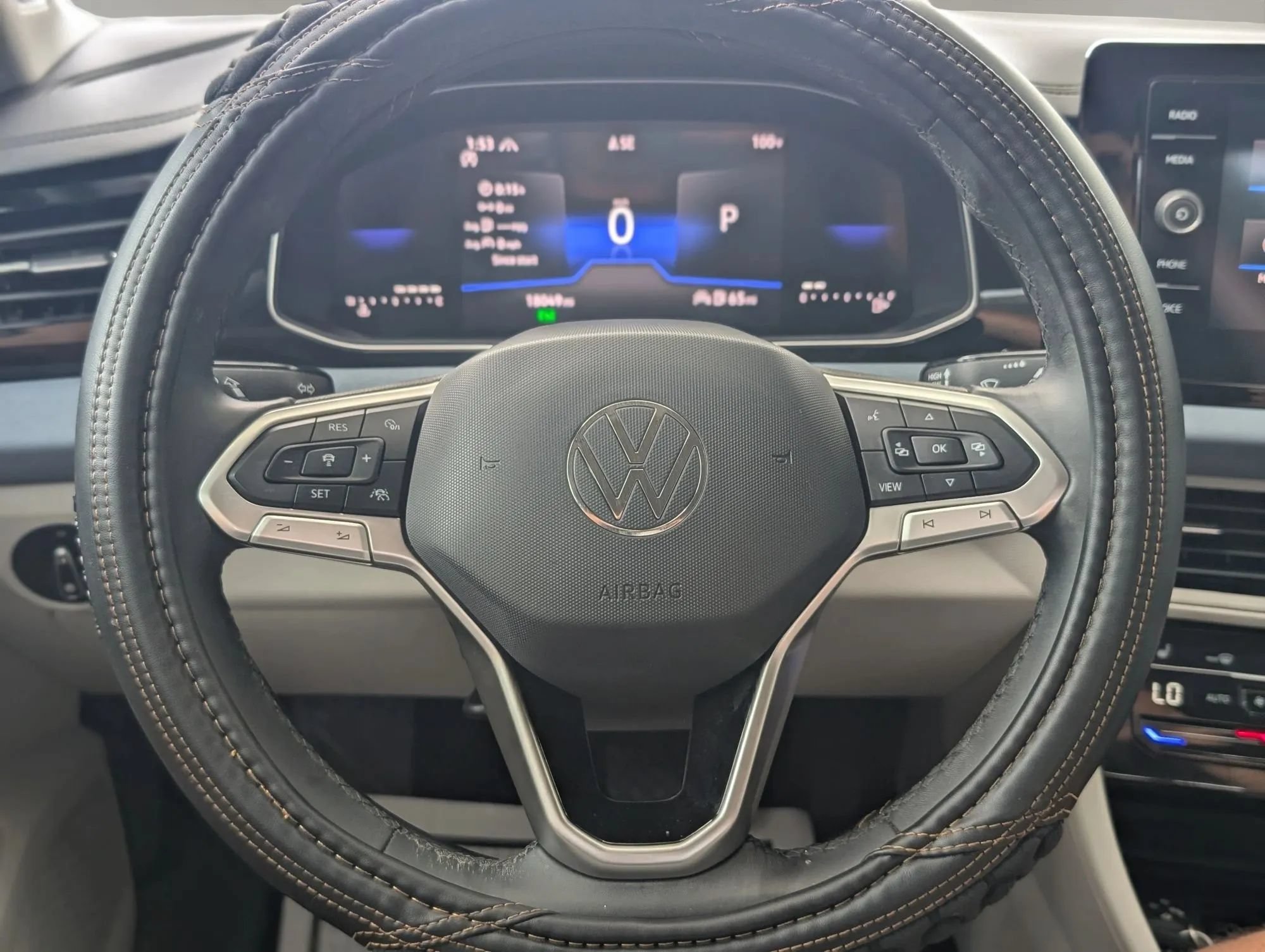 Used 2025 Volkswagen Jetta SE w/ Black Wheel Package FWD image 27