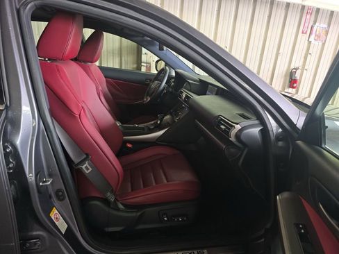 Used 2018 Lexus IS 300 F Sport image 4
