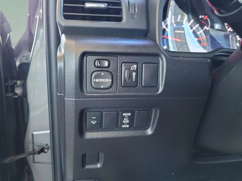 Used 2015 Toyota 4Runner Limited image 23
