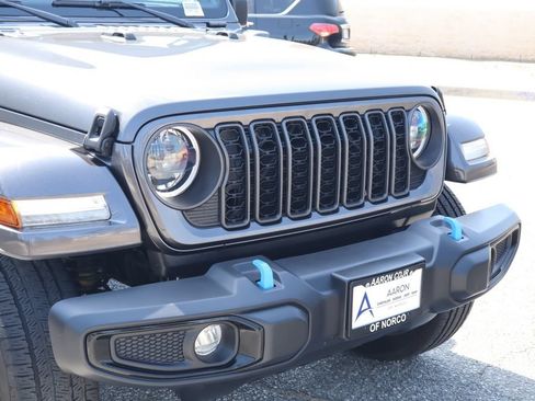 Used 2024 Jeep Wrangler Unlimited w/ Convenience Group AWD/4WD image 9