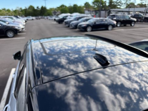 Used 2021 Volvo XC40 T5 R-Design w/ Advanced Package AWD/4WD image 5