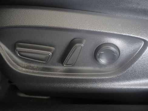 Used 2020 Toyota Prius Prime XLE FWD image 13