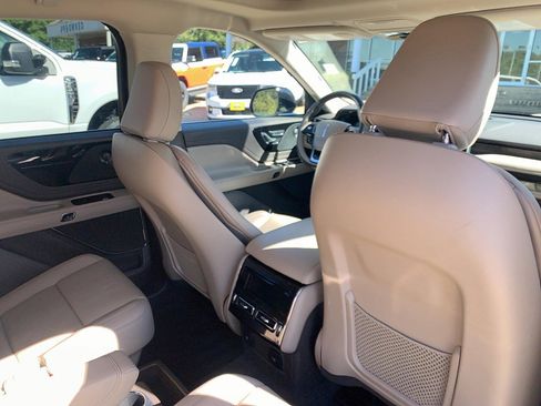Used 2023 Lincoln Aviator Reserve w/ Elements Package Plus image 10