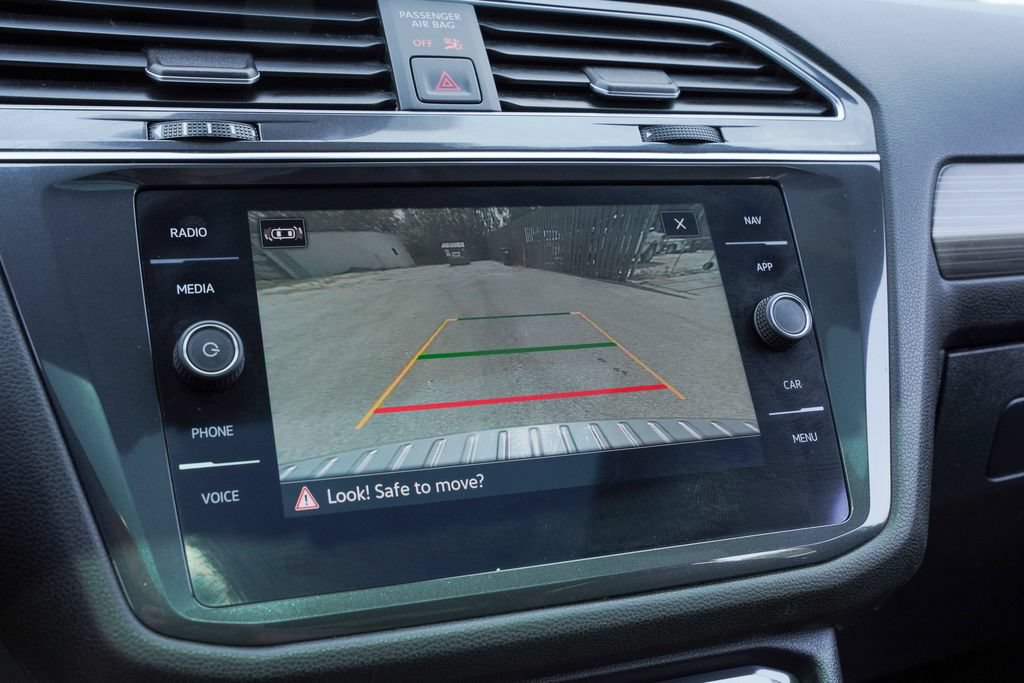 Used 2022 Volkswagen Tiguan SEL R-Line AWD/4WD image 19