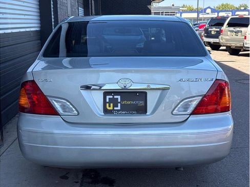 Used 2002 Toyota Avalon XLS image 9