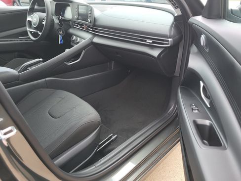New 2026 Hyundai Elantra SE FWD image 6