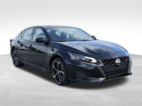 Used 2024 Nissan Altima 2.5 SR FWD image 28
