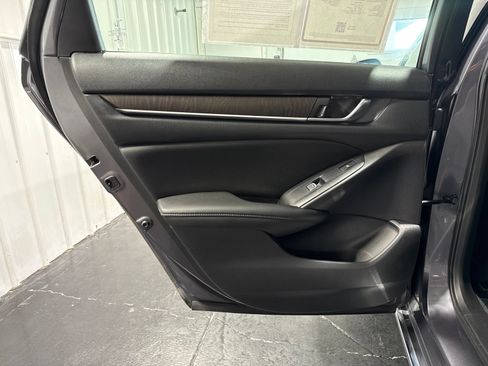 Used 2021 Honda Accord Touring image 17