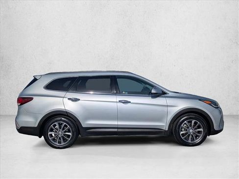 Used 2017 Hyundai Santa Fe SE w/ Cargo Package FWD image 4