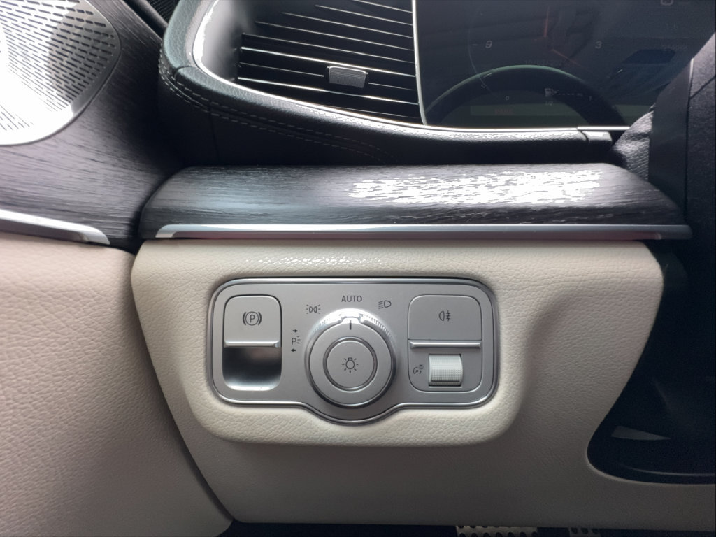 Used 2022 Mercedes-Benz GLS 450 4MATIC image 45