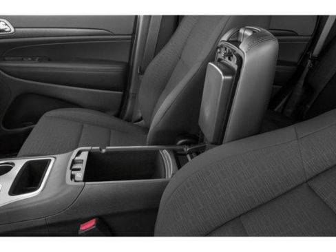 Used 2018 Jeep Grand Cherokee Altitude AWD/4WD image 18