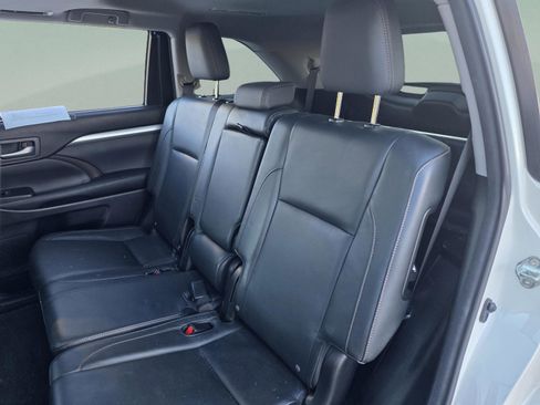 Used 2016 Toyota Highlander XLE image 20