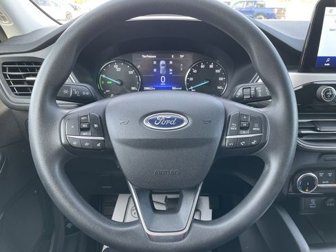 Used 2022 Ford Escape SE image 16
