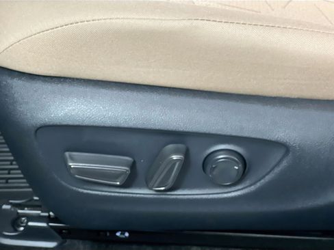 Used 2025 Toyota RAV4 XLE w/ Convenience Package FWD image 15