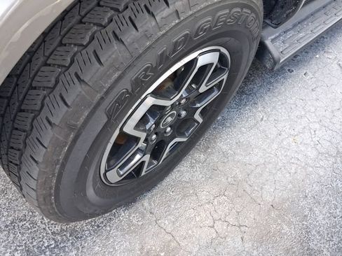 Used 2025 Ford Bronco Outer Banks AWD/4WD image 2