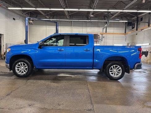 Used 2025 Chevrolet Silverado 1500 LT AWD/4WD image 3