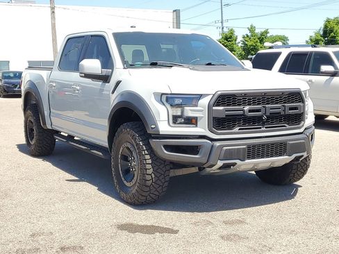 Used 2017 Ford F150 Raptor w/ Equipment Group 802A Luxury AWD/4WD image 4